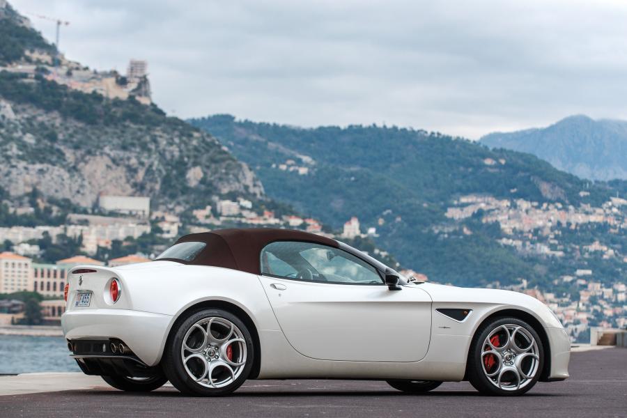  Alfa Romeo 8C Spider 2008 года  (фото 32 из 46)